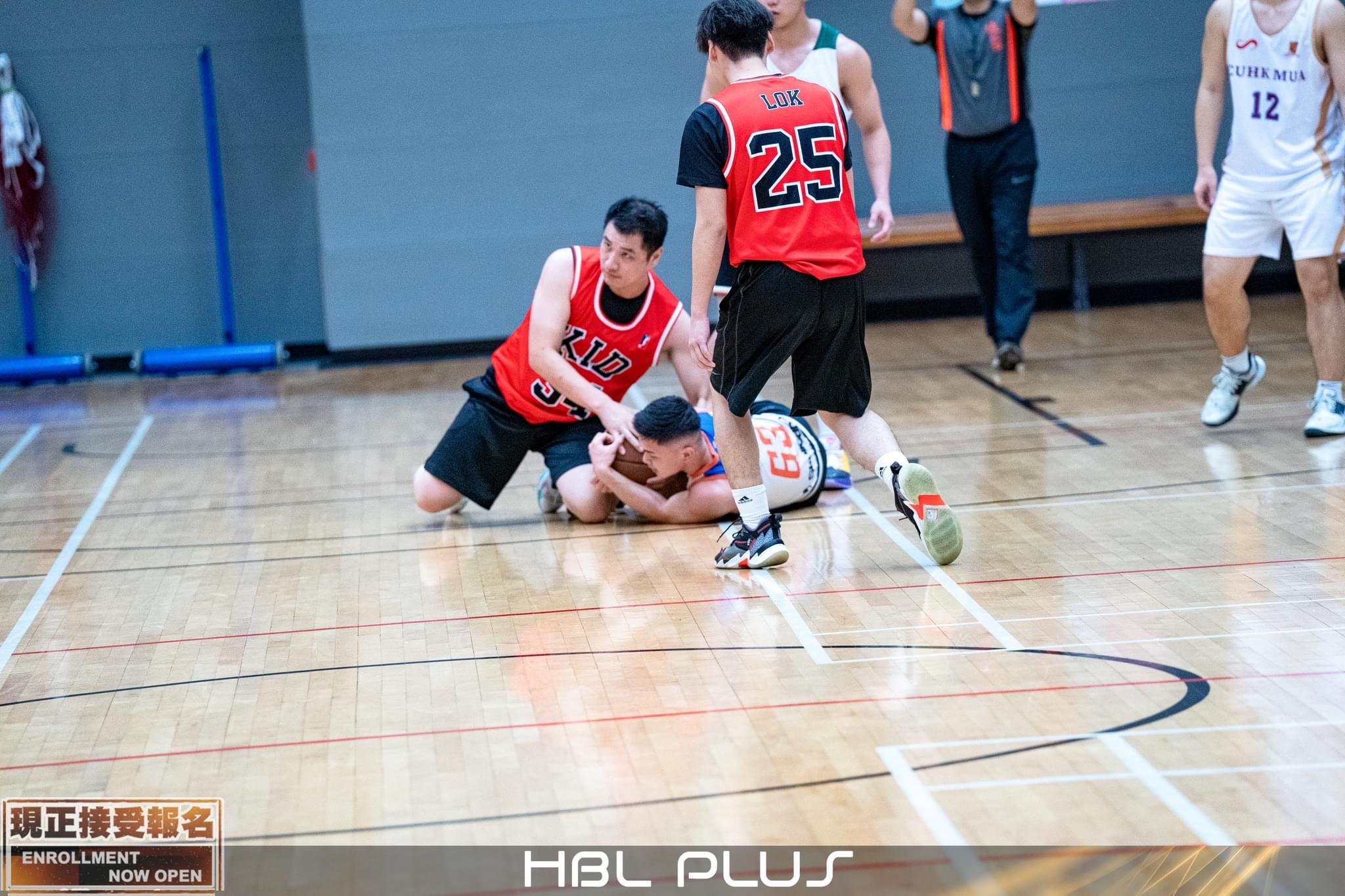 全力拼抢的瞬间